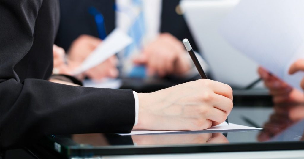 Impugnación de acuerdos sociales en empresas de Murcia: Plazos y causas